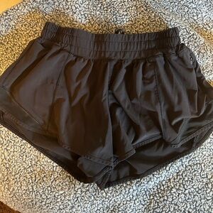 Black Lululemon Hotty Hot Low Rise 2.5 inseam